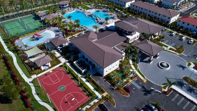 7635 NW 103rd Pl, Doral, FL 33178