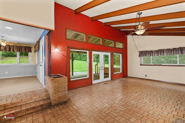 1320 Pinehill Drive, Jefferson, TX 75657