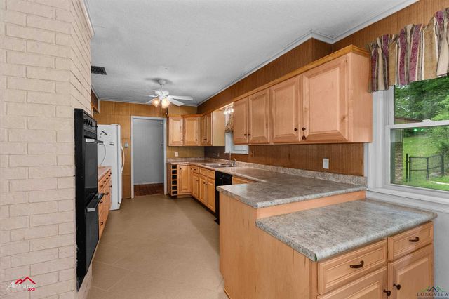 1320 Pinehill Drive, Jefferson, TX 75657