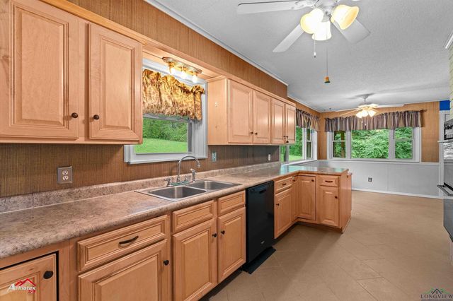 1320 Pinehill Drive, Jefferson, TX 75657