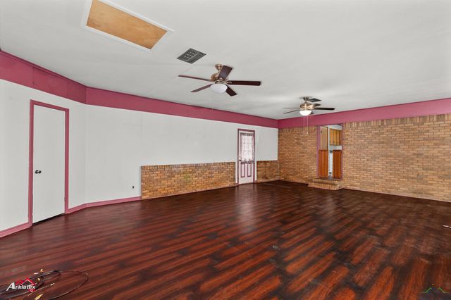 1320 Pinehill Drive, Jefferson, TX 75657