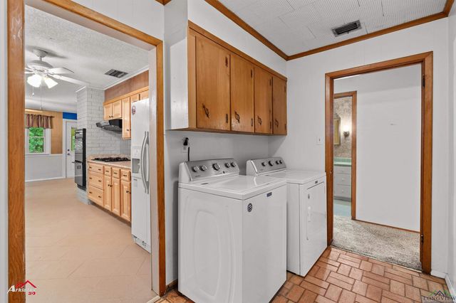 1320 Pinehill Drive, Jefferson, TX 75657