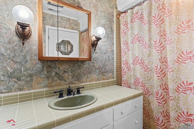 1320 Pinehill Drive, Jefferson, TX 75657