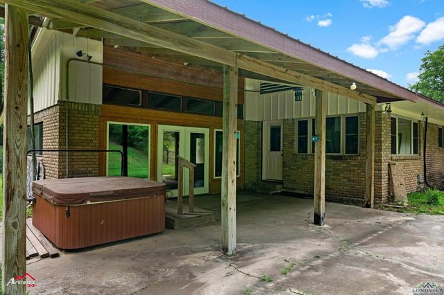 1320 Pinehill Drive, Jefferson, TX 75657