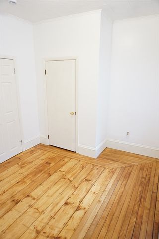 13 Myrtle St 1st FL, Lowell, MA 01850
