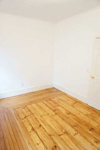 13 Myrtle St 1st FL, Lowell, MA 01850
