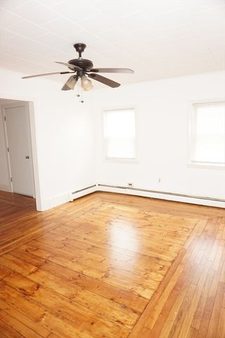 13 Myrtle St 1st FL, Lowell, MA 01850