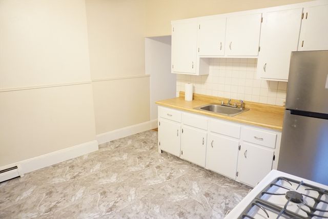 13 Myrtle St 1st FL, Lowell, MA 01850