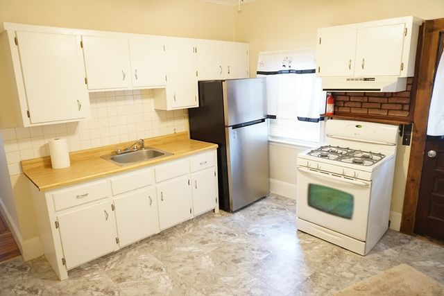 13 Myrtle St 1st FL, Lowell, MA 01850