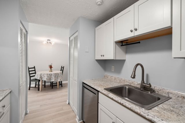 135 Grove Street 111, Rockland, MA 02370