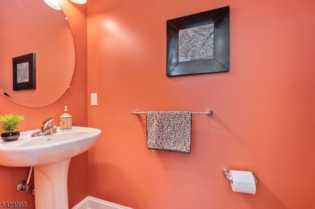 4 Nortwick Ct, Franklin Twp., NJ 08873