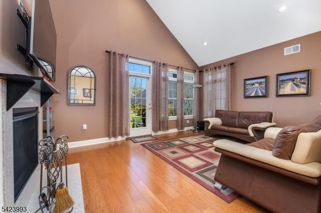 4 Nortwick Ct, Franklin Twp., NJ 08873