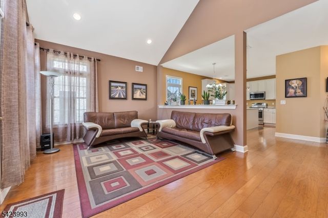 4 Nortwick Ct, Franklin Twp., NJ 08873