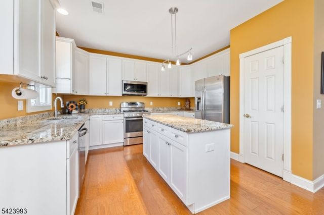 4 Nortwick Ct, Franklin Twp., NJ 08873