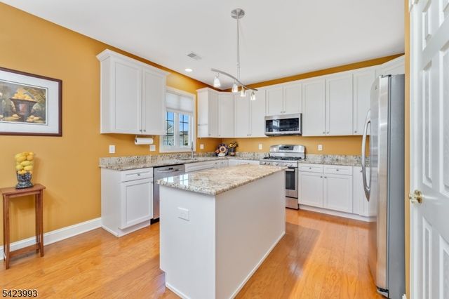 4 Nortwick Ct, Franklin Twp., NJ 08873