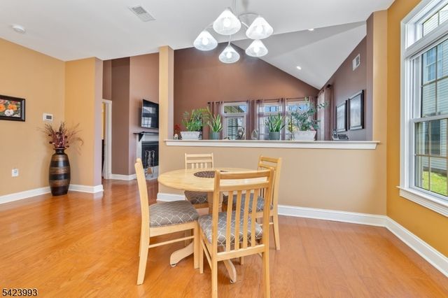 4 Nortwick Ct, Franklin Twp., NJ 08873