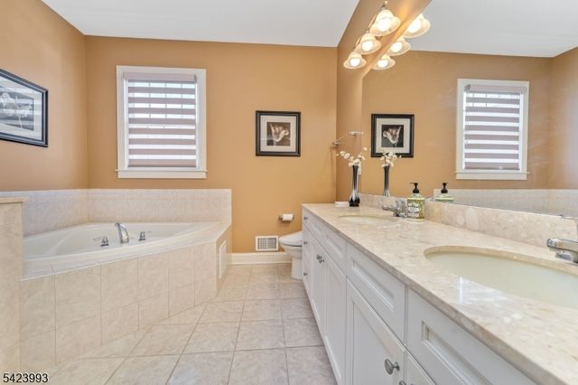 4 Nortwick Ct, Franklin Twp., NJ 08873