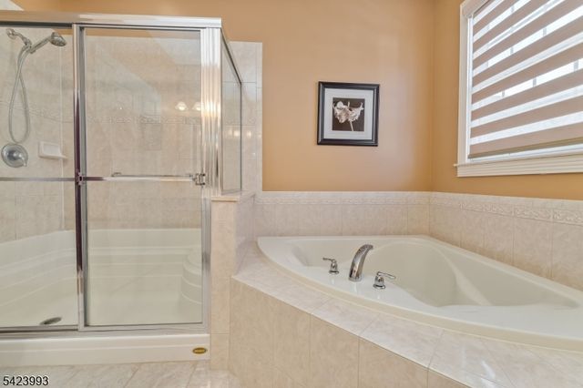 4 Nortwick Ct, Franklin Twp., NJ 08873