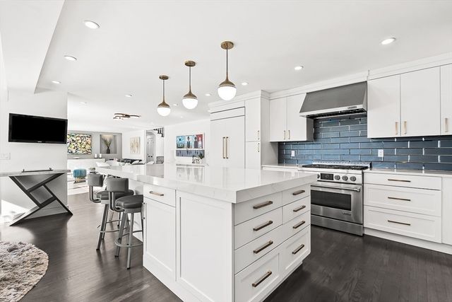 22 Cranmore Rd, Wellesley, MA 02481