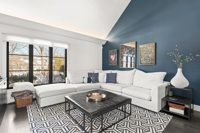 22 Cranmore Rd, Wellesley, MA 02481