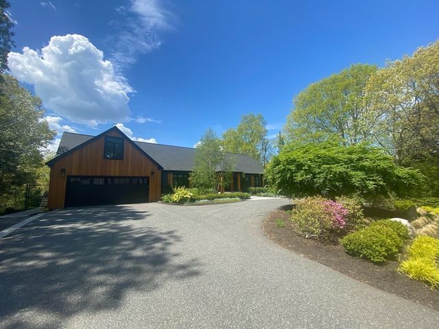 22 Cranmore Rd, Wellesley, MA 02481