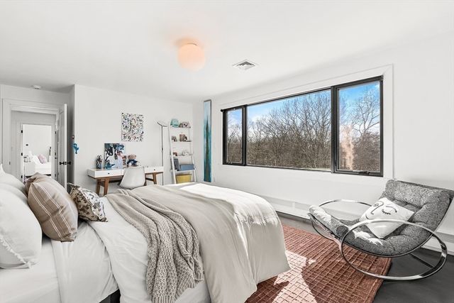 22 Cranmore Rd, Wellesley, MA 02481