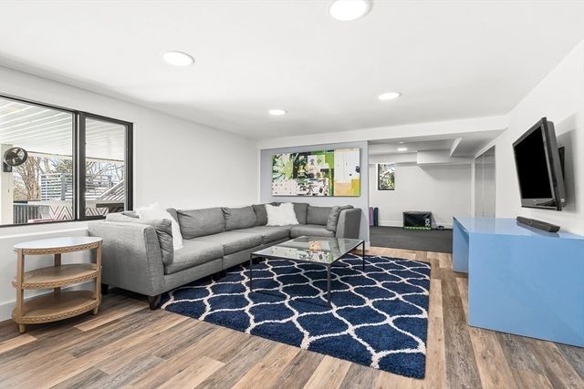 22 Cranmore Rd, Wellesley, MA 02481