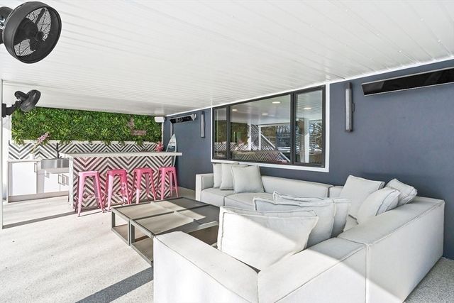 22 Cranmore Rd, Wellesley, MA 02481