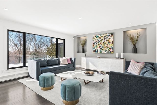 22 Cranmore Rd, Wellesley, MA 02481