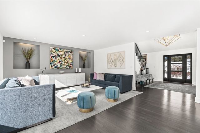 22 Cranmore Rd, Wellesley, MA 02481