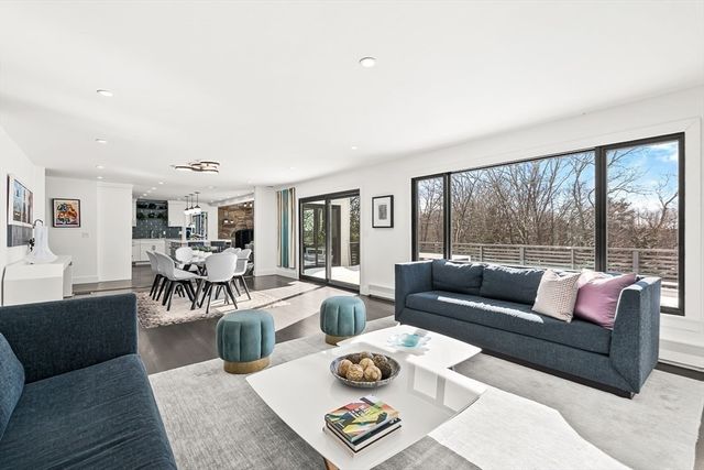 22 Cranmore Rd, Wellesley, MA 02481