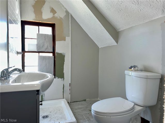 3138 Ashwood Road, Cleveland, OH 44120