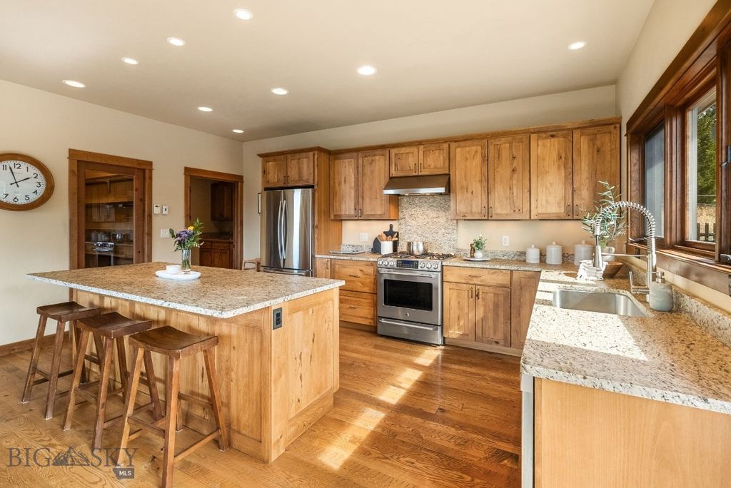 303 S Big Elk Meadow Road, Gallatin Gateway, MT 59730 photo 15