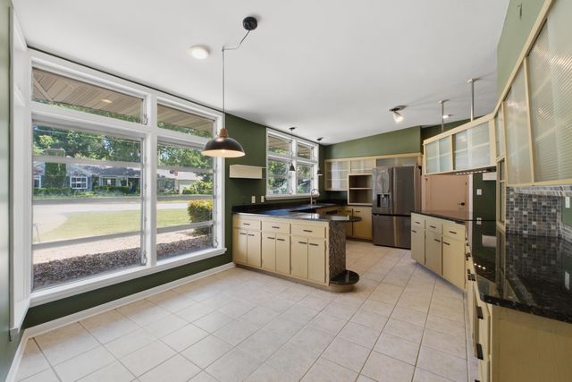 809 E Linwood Drive, Springfield, MO 65807