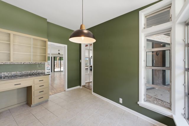 809 E Linwood Drive, Springfield, MO 65807