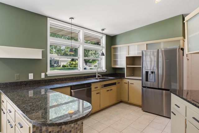 809 E Linwood Drive, Springfield, MO 65807