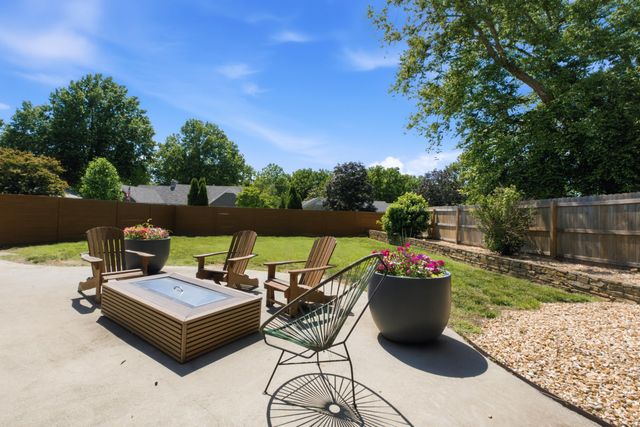 809 E Linwood Drive, Springfield, MO 65807