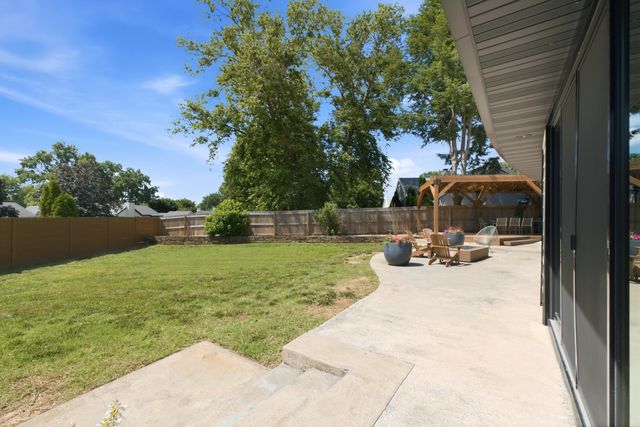 809 E Linwood Drive, Springfield, MO 65807