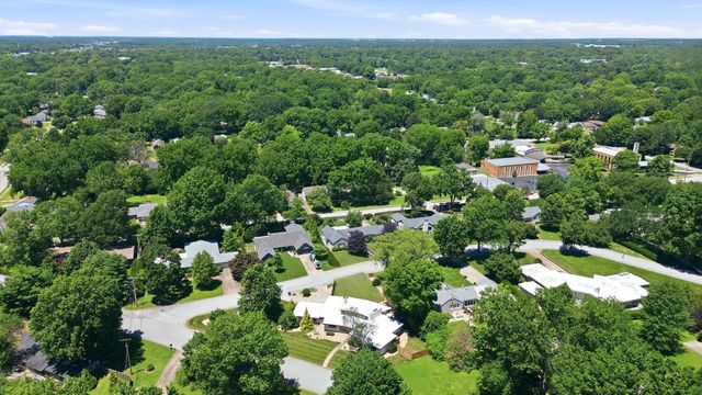809 E Linwood Drive, Springfield, MO 65807
