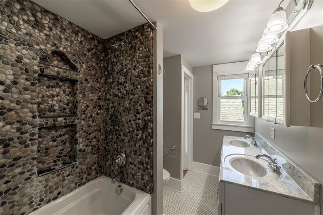 1022 Lake Boulevard, Saint Joseph, MI 49085