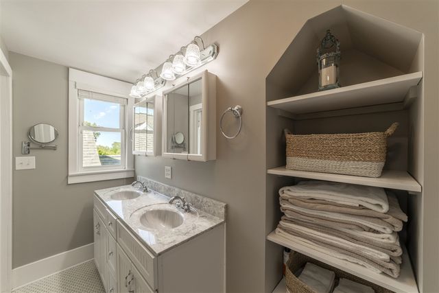 1022 Lake Boulevard, Saint Joseph, MI 49085