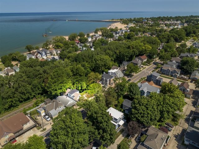 1022 Lake Boulevard, Saint Joseph, MI 49085