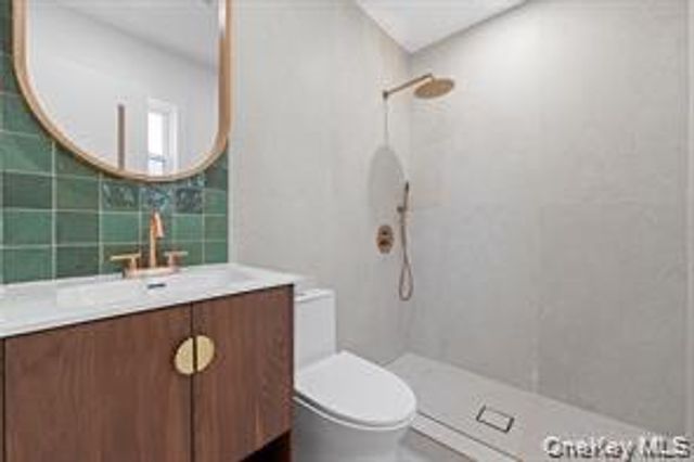 24005 147th Avenue 2nd Fl., Rosedale, NY 11423