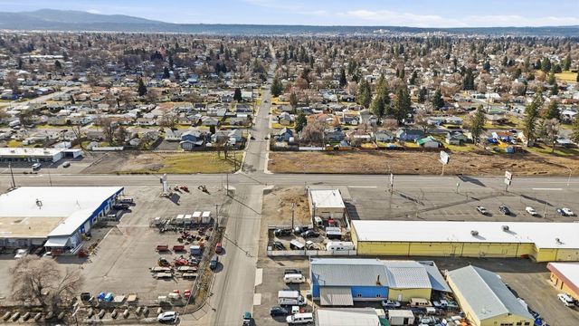1327 E Francis Ave, Spokane, WA 99216