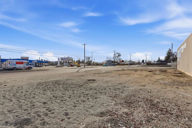 1327 E Francis Ave, Spokane, WA 99216