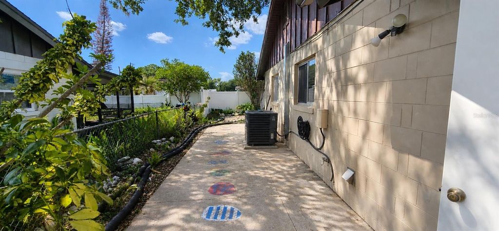 Image 18 of property listing at 1718 BRUCE STREET, Kissimmee, FL 34741