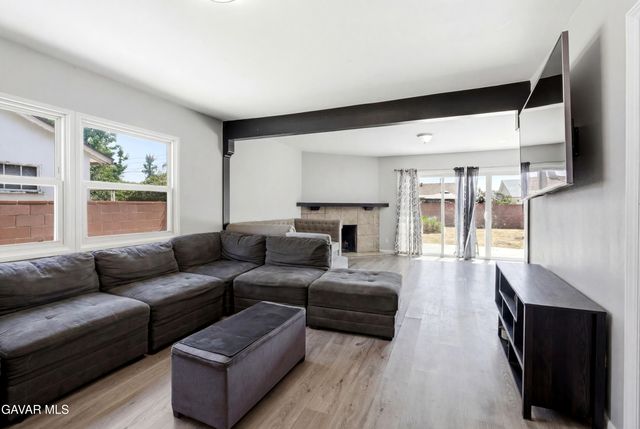 10426 Kester, Mission Hills, CA 91345