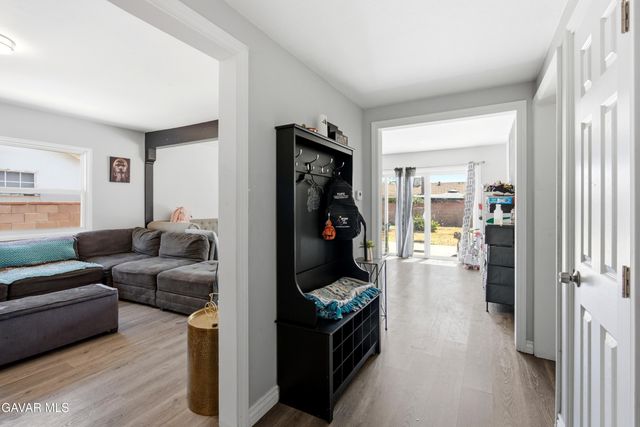 10426 Kester, Mission Hills, CA 91345