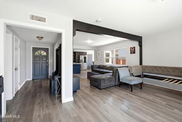 10426 Kester, Mission Hills, CA 91345