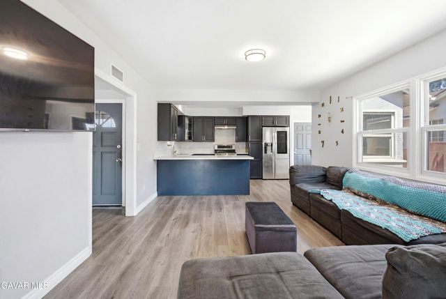 10426 Kester, Mission Hills, CA 91345